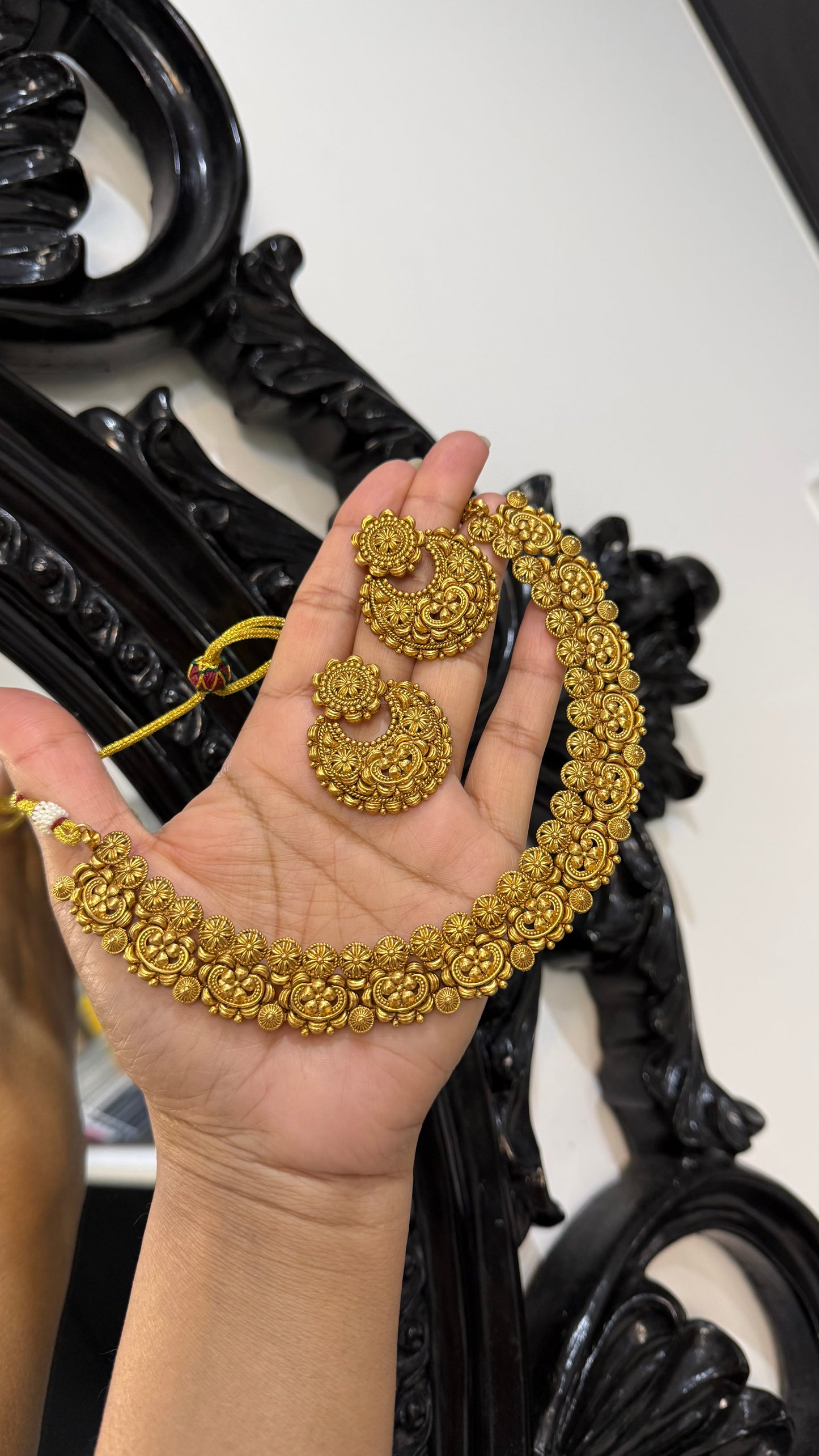 Antique look necklace gold plated