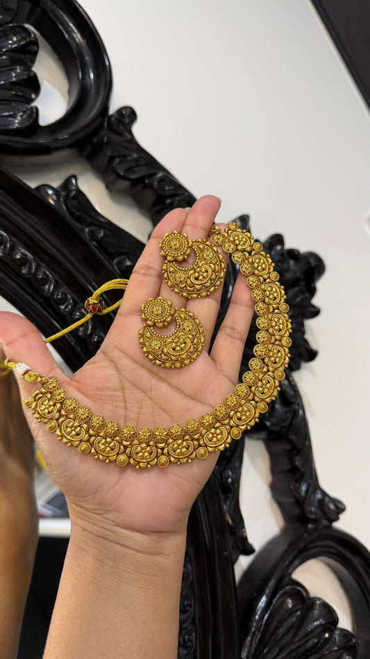Antique look necklace gold plated