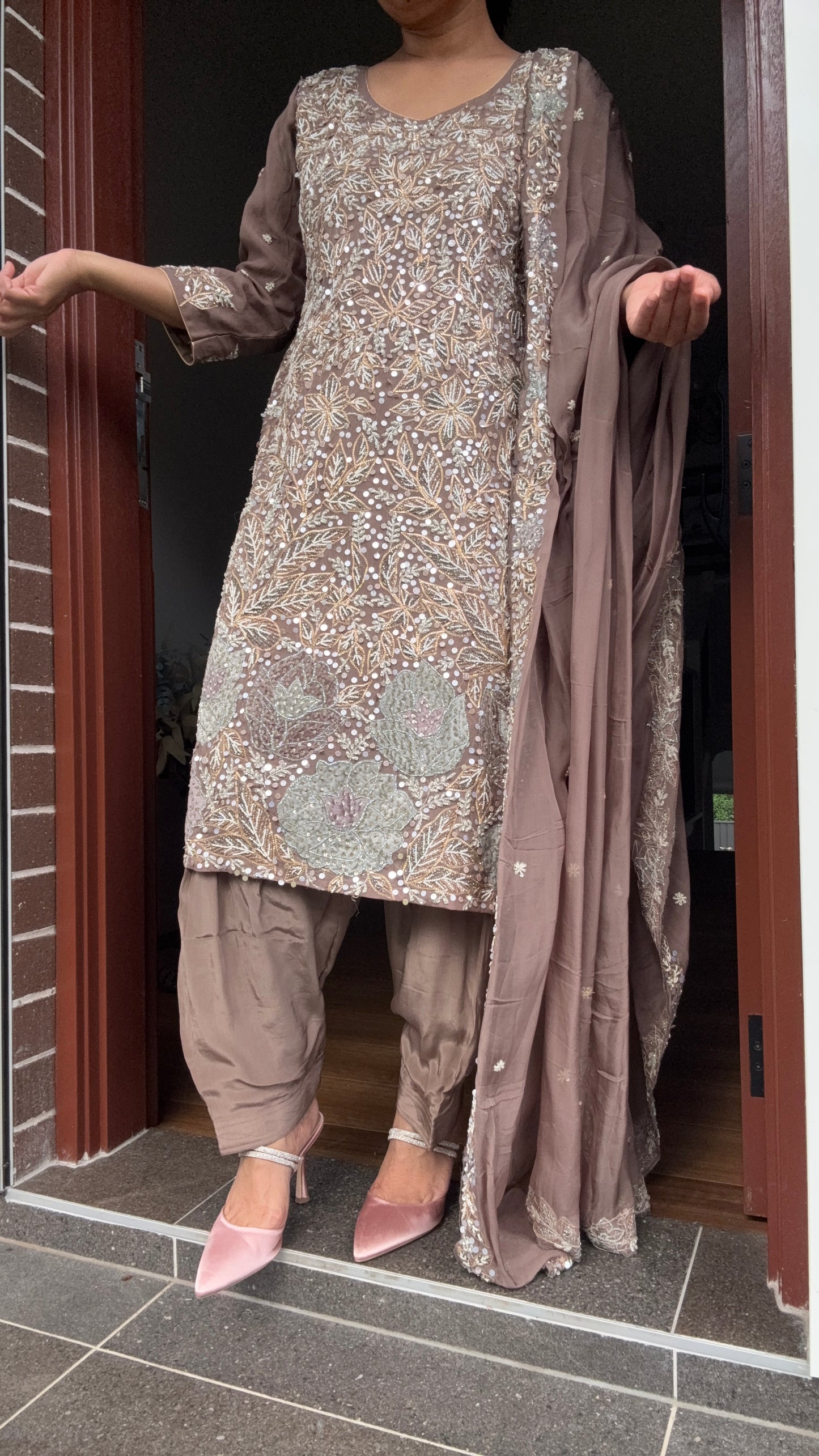 Salwar suit