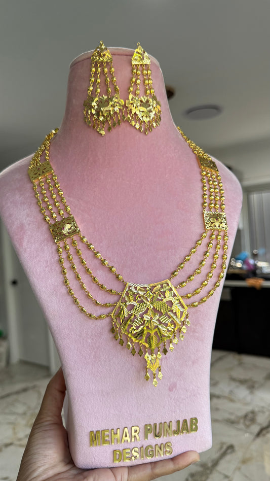 Premium quality gold plated Raani haar with matching earrings Sandookh collection