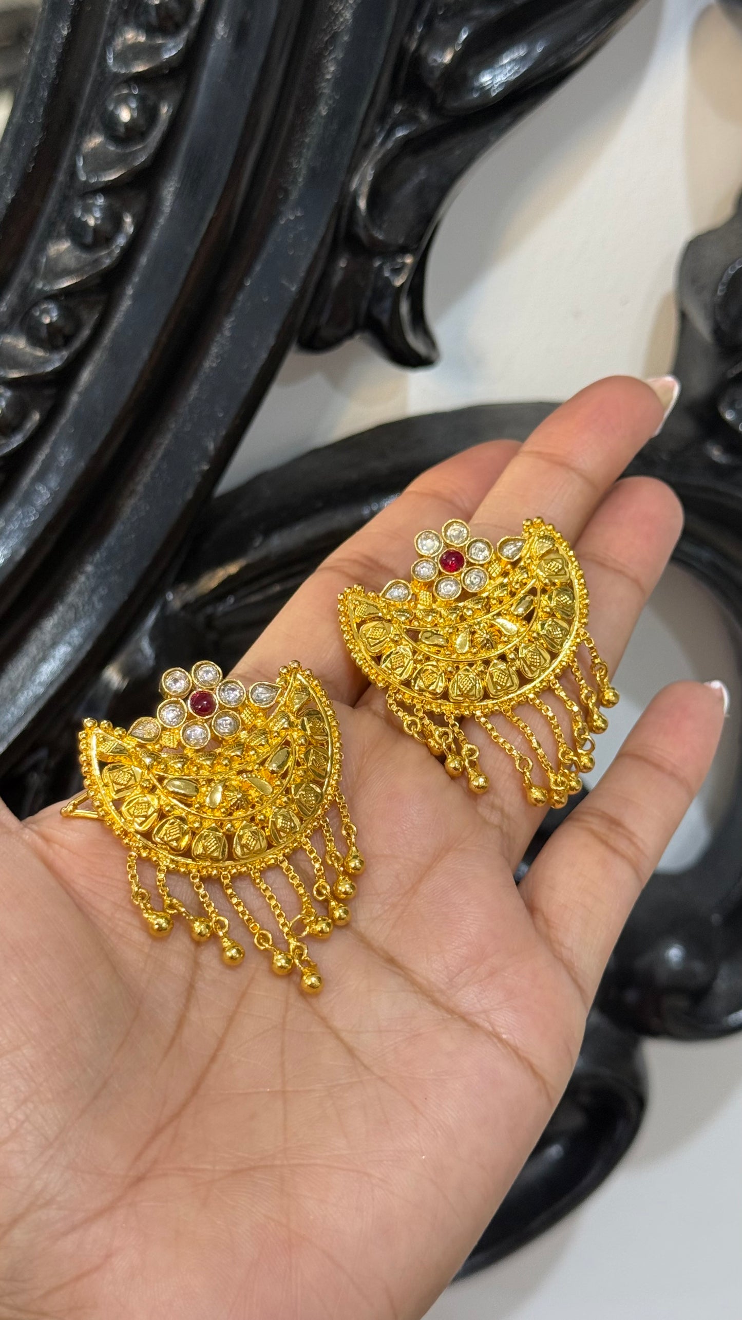 Gold plated hair clip (sui ) sandookh collection