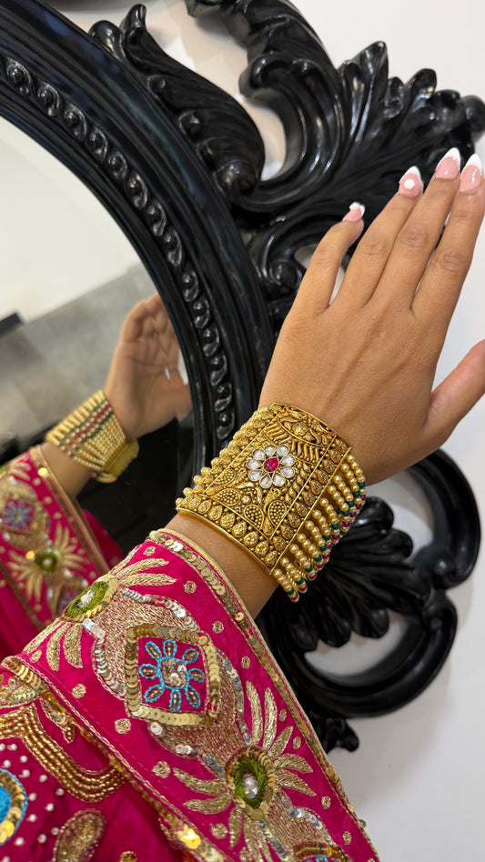 Gold-plated bahi bracelet Sandookh Collection