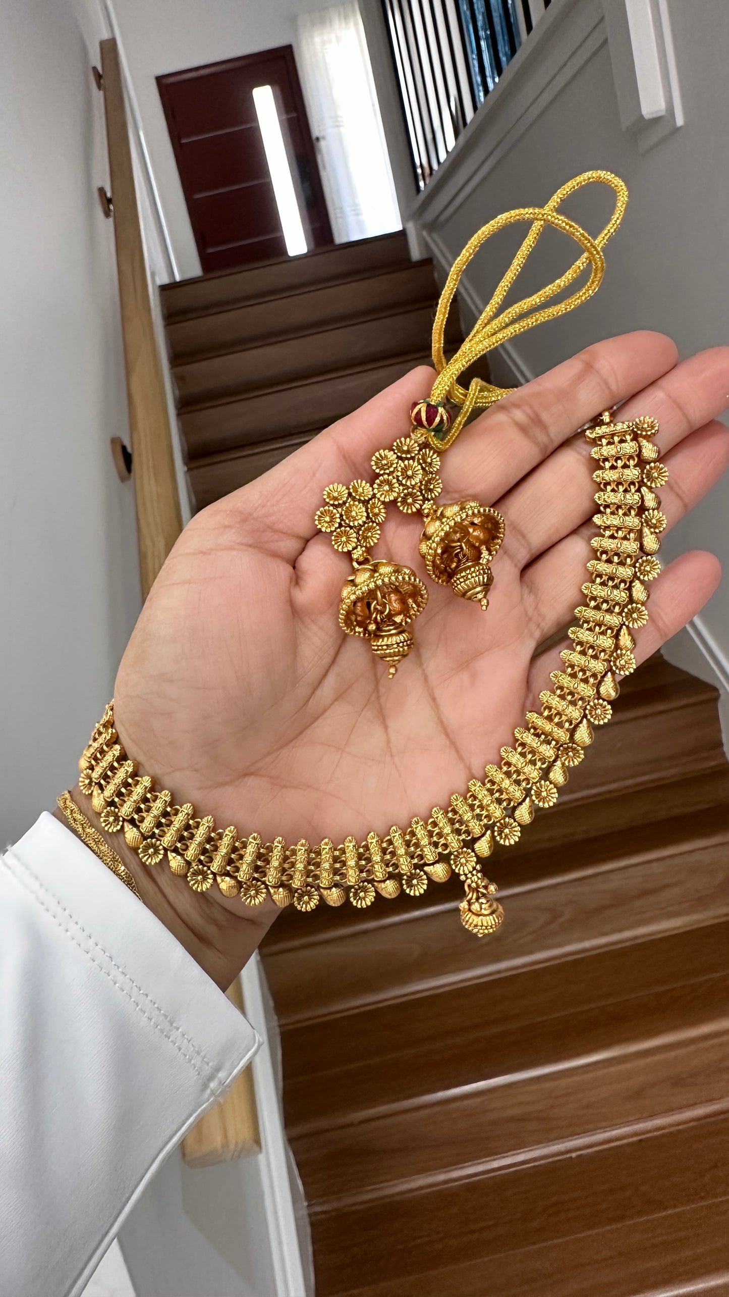 Antique gold look necklace Sandookh collection