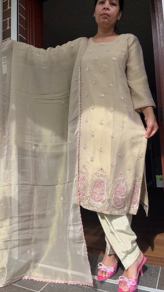 Salwar suit