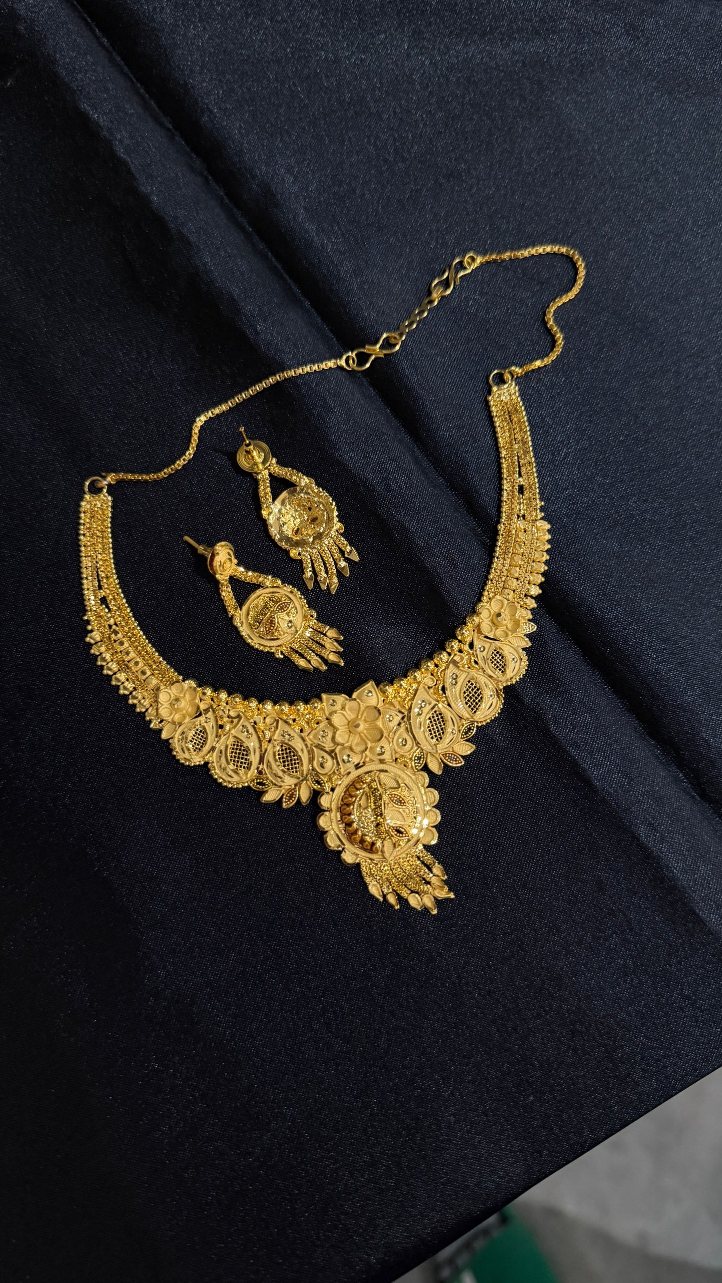 gold look Necklace Sandookh collection