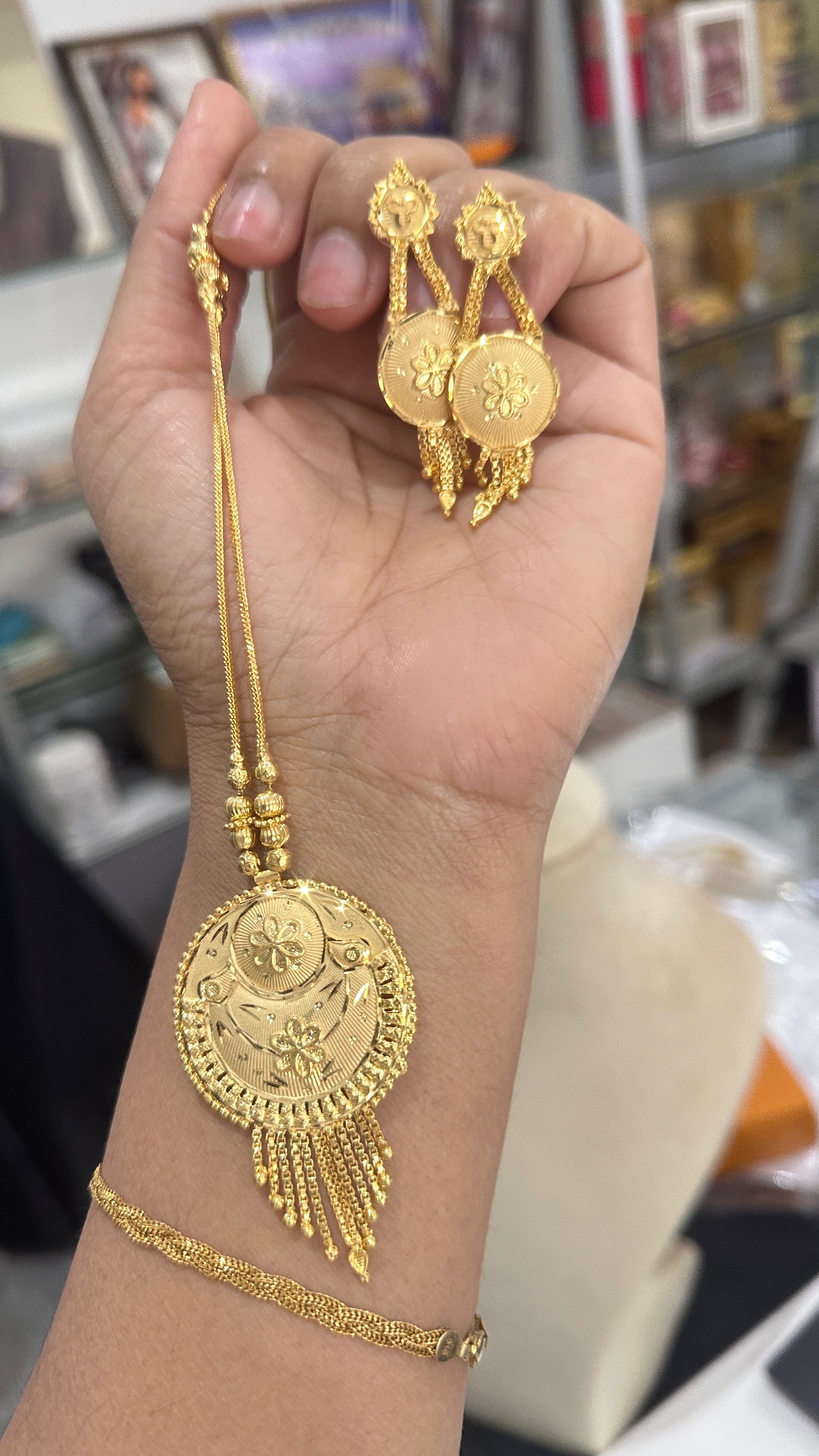 Light Weight Fake Necklaces Light Weight Artificial Gold Necklace