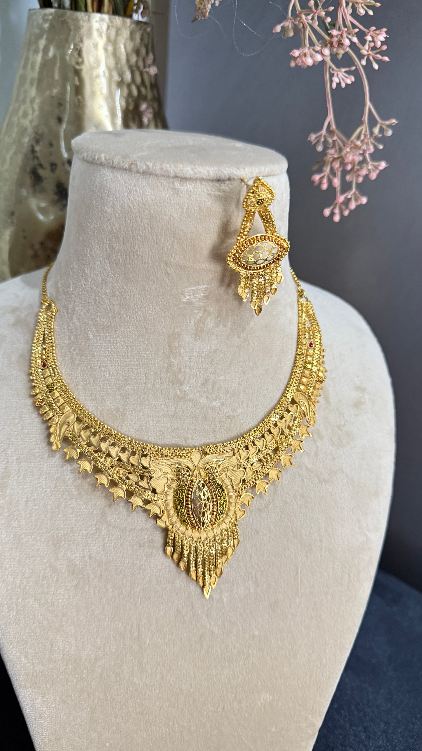 gold look Necklace Sandookh collection