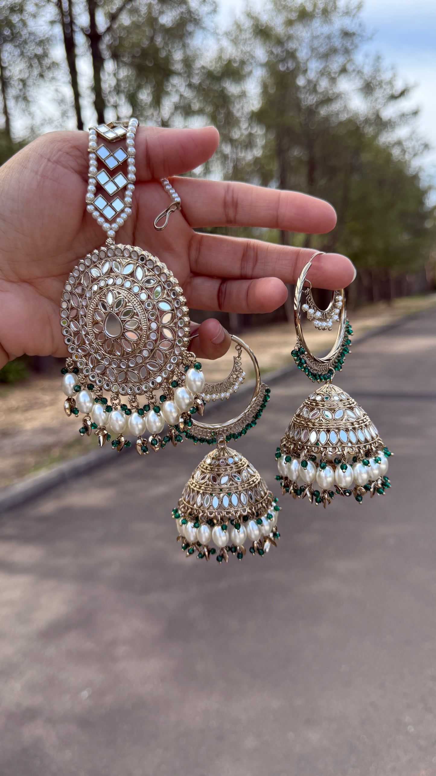 Mirror oversize earrings with tikka Green