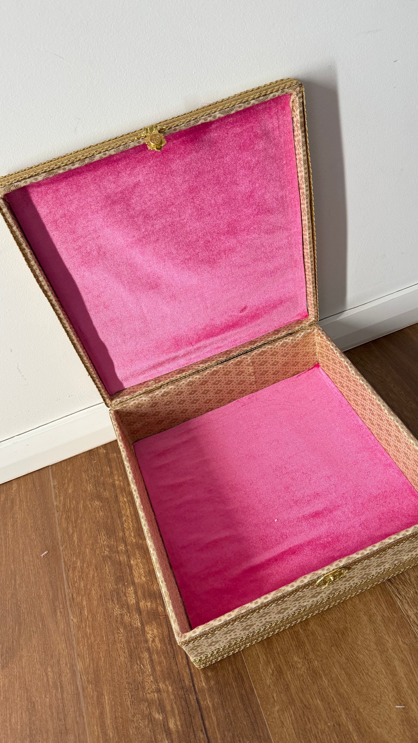 Rakhi hamper box empty