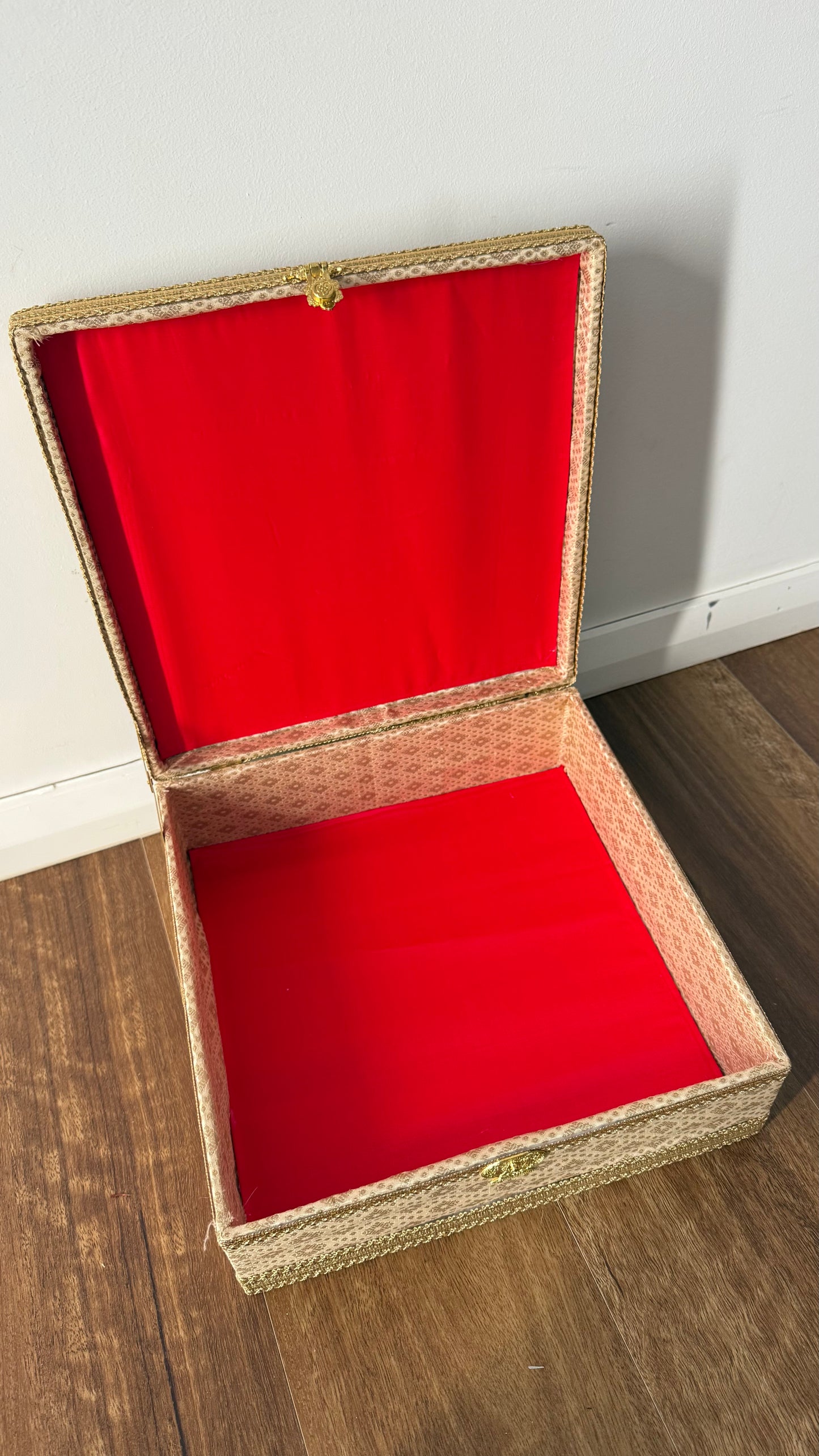 Empty box for karvachauth or gift hampers