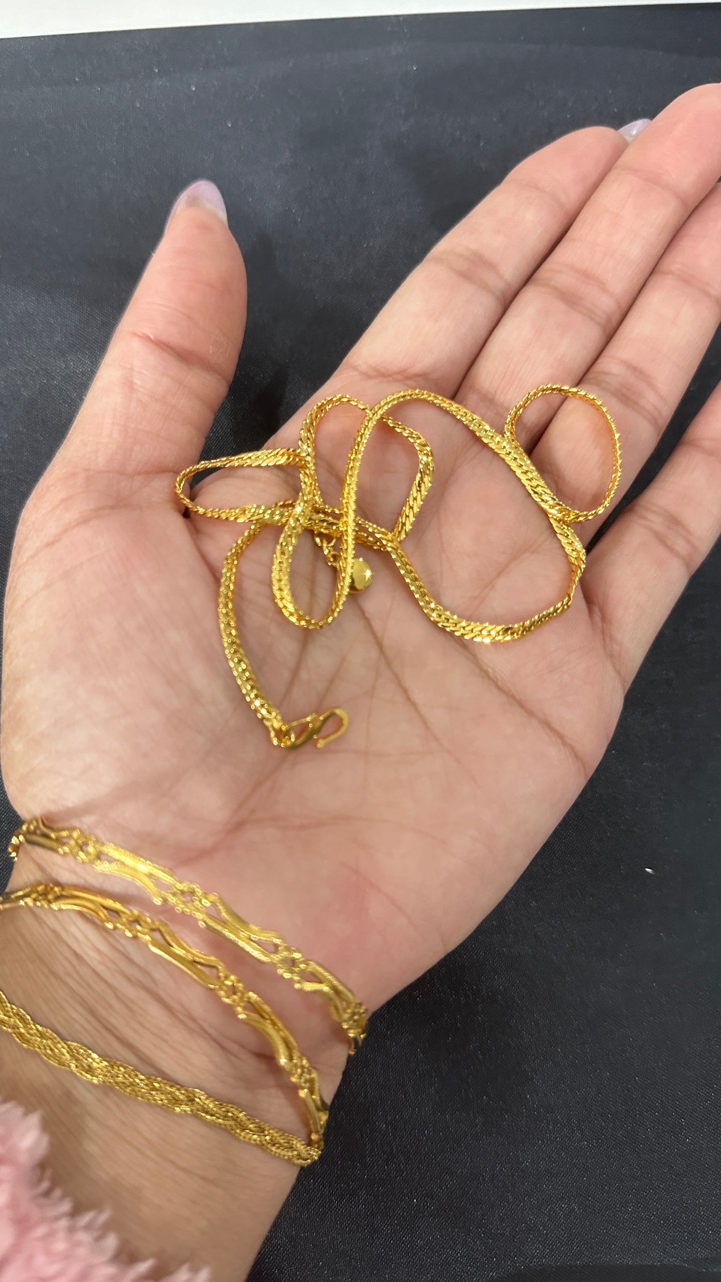 Gold look chain