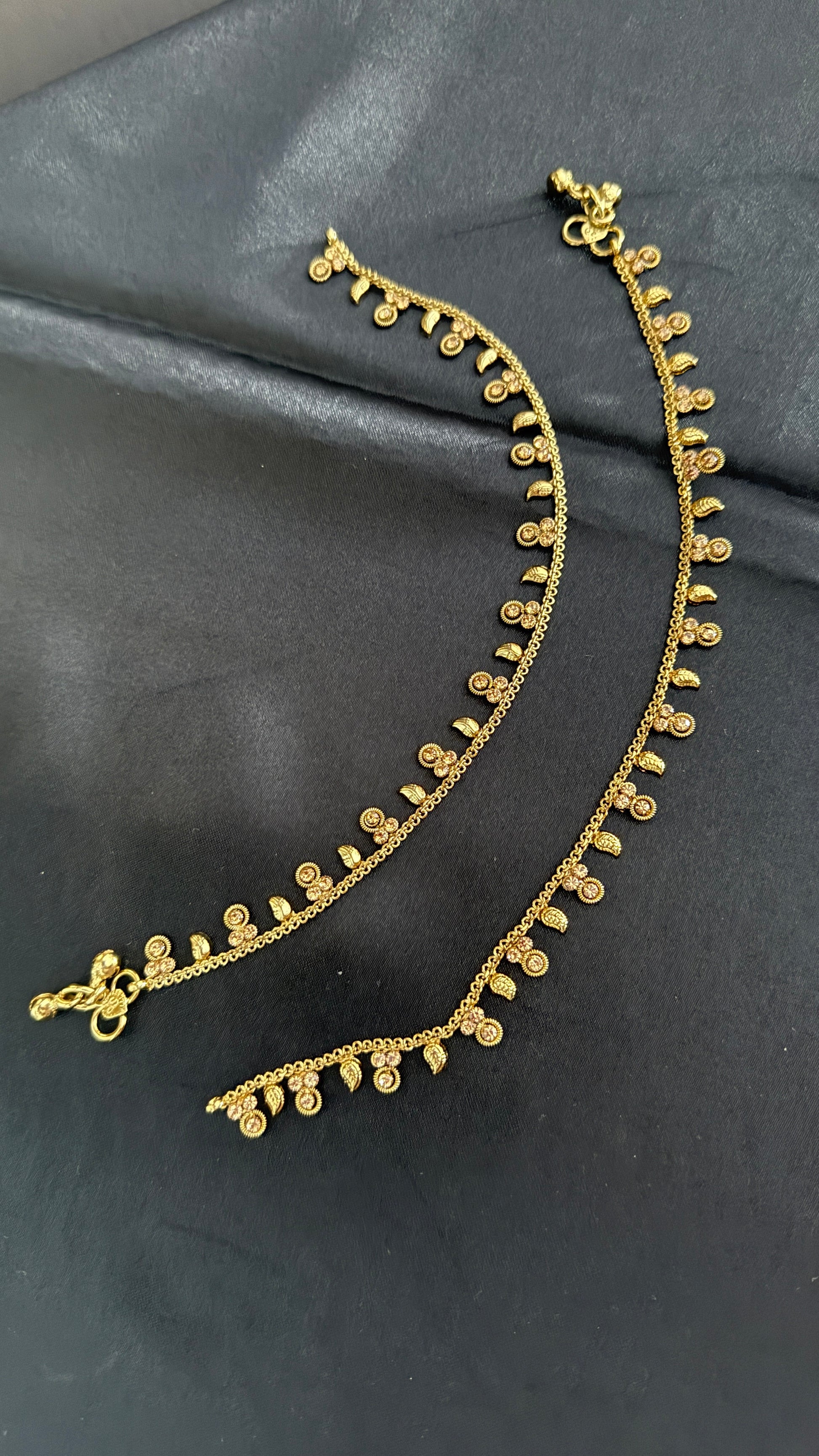 Traditional Indian anklet with intricate gold look design, adorned with bells and beads, ideal for weddings and festive occasions, Kundan anklet. Polki anklet. Bridal anklet