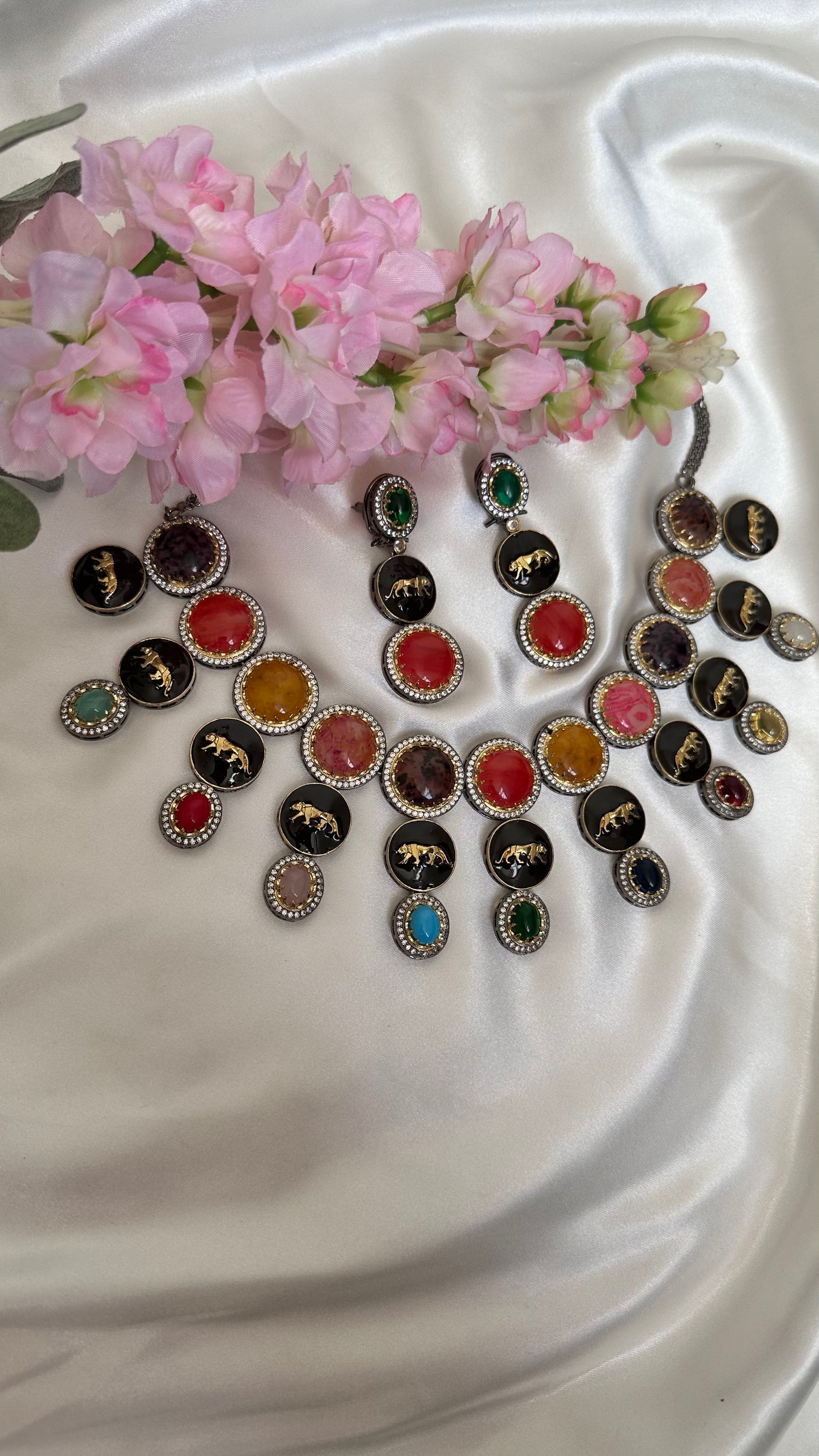 Khushboo necklace with earrings