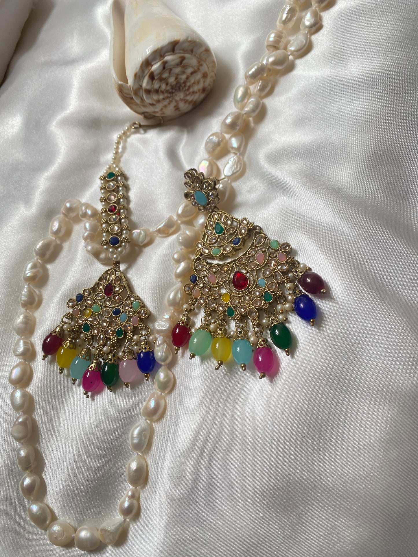 Reverse AD tikka and earrings Multi