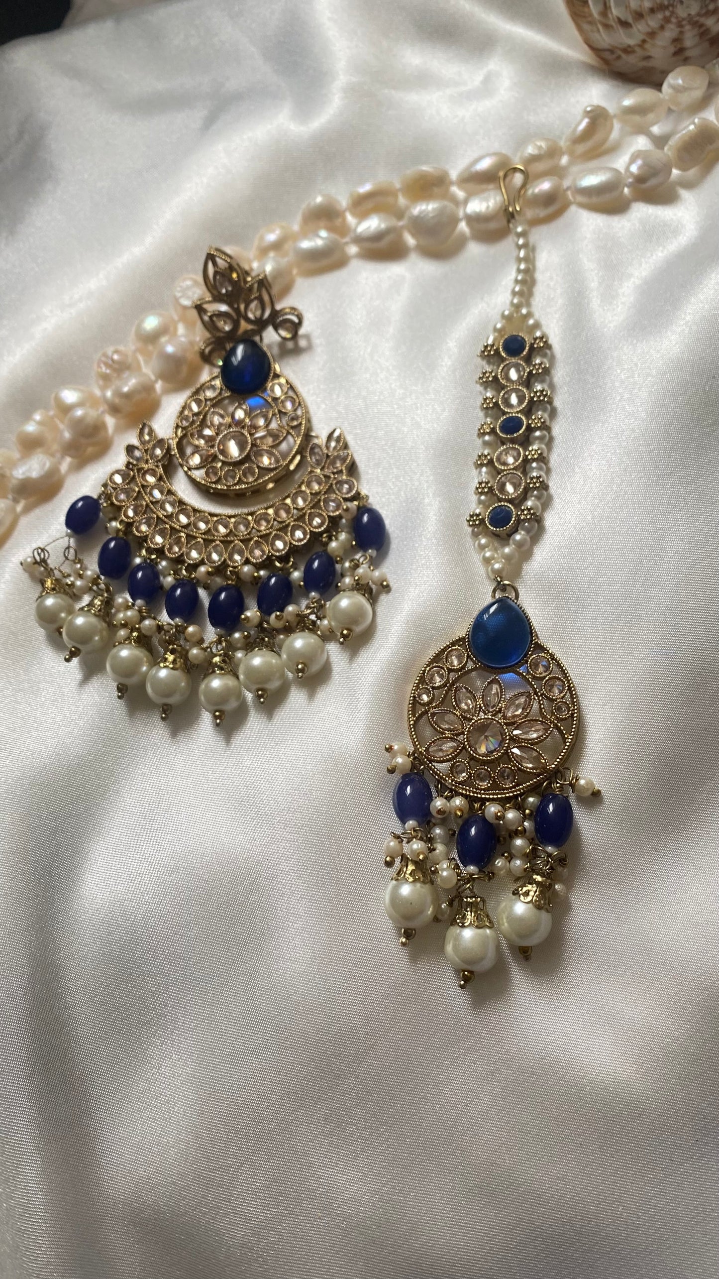 Reverse AD tikka and earring blue