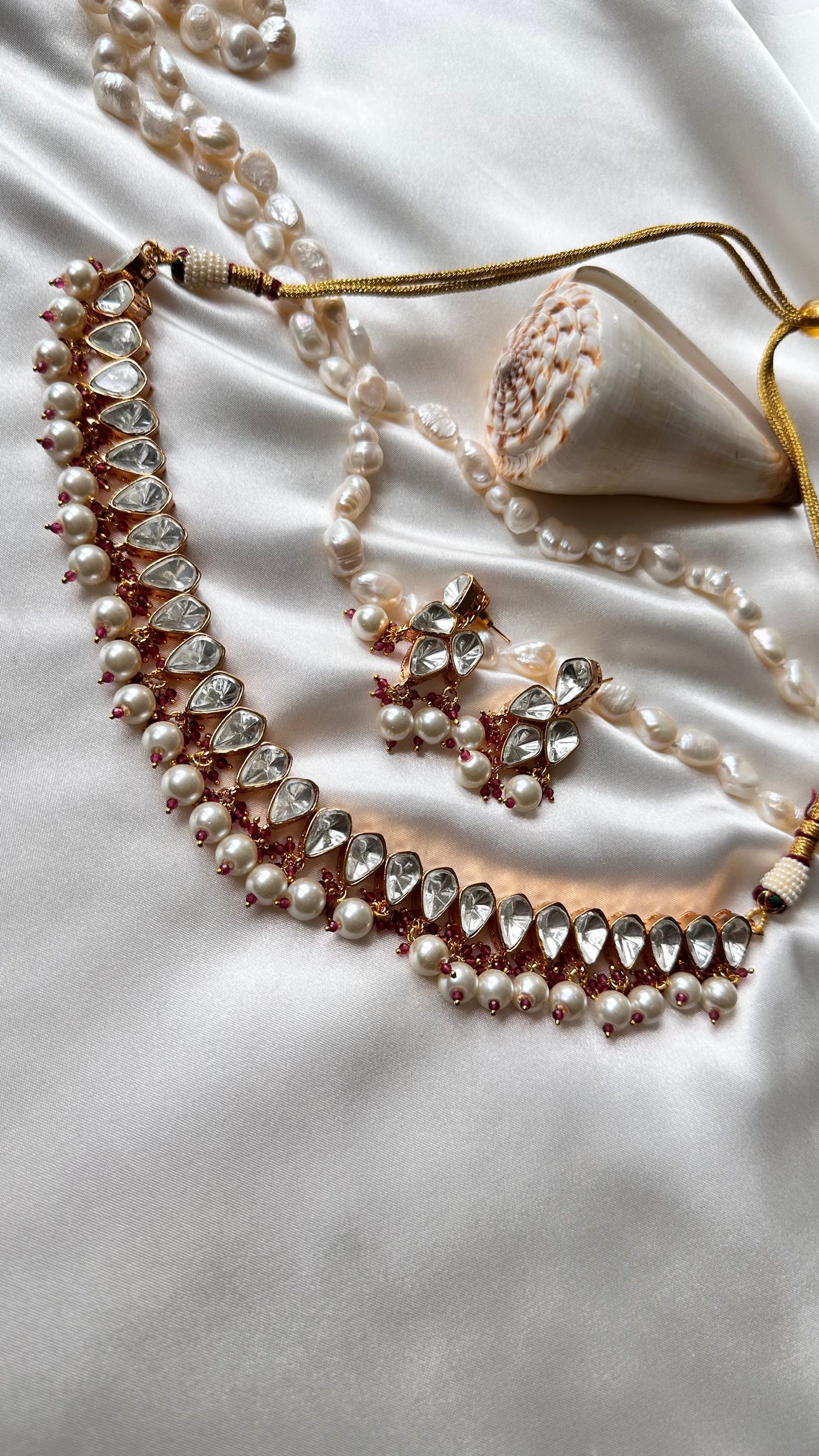 Uncut kundan single line necklace or choker with pearl