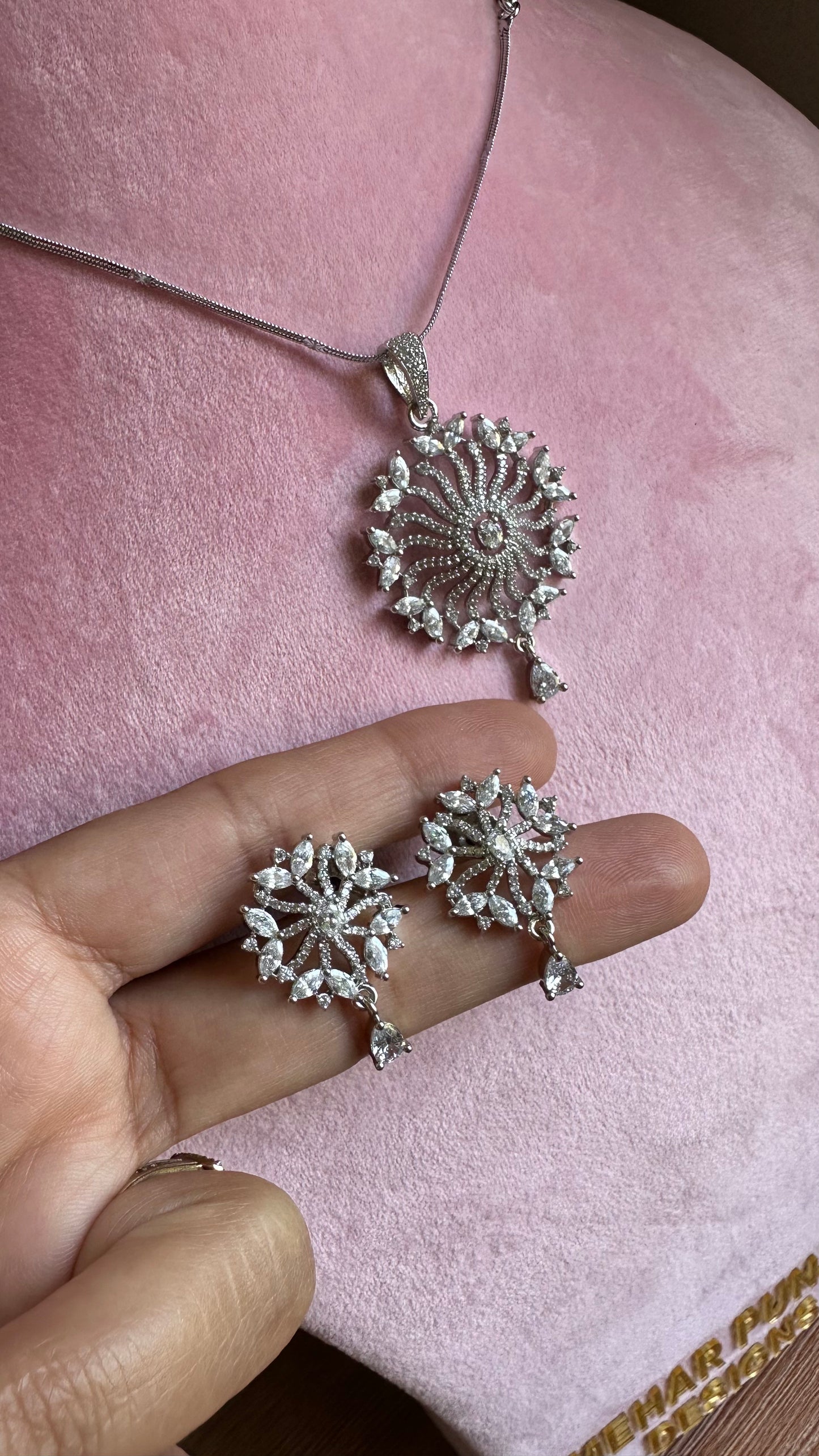 American diamond pendant with studs