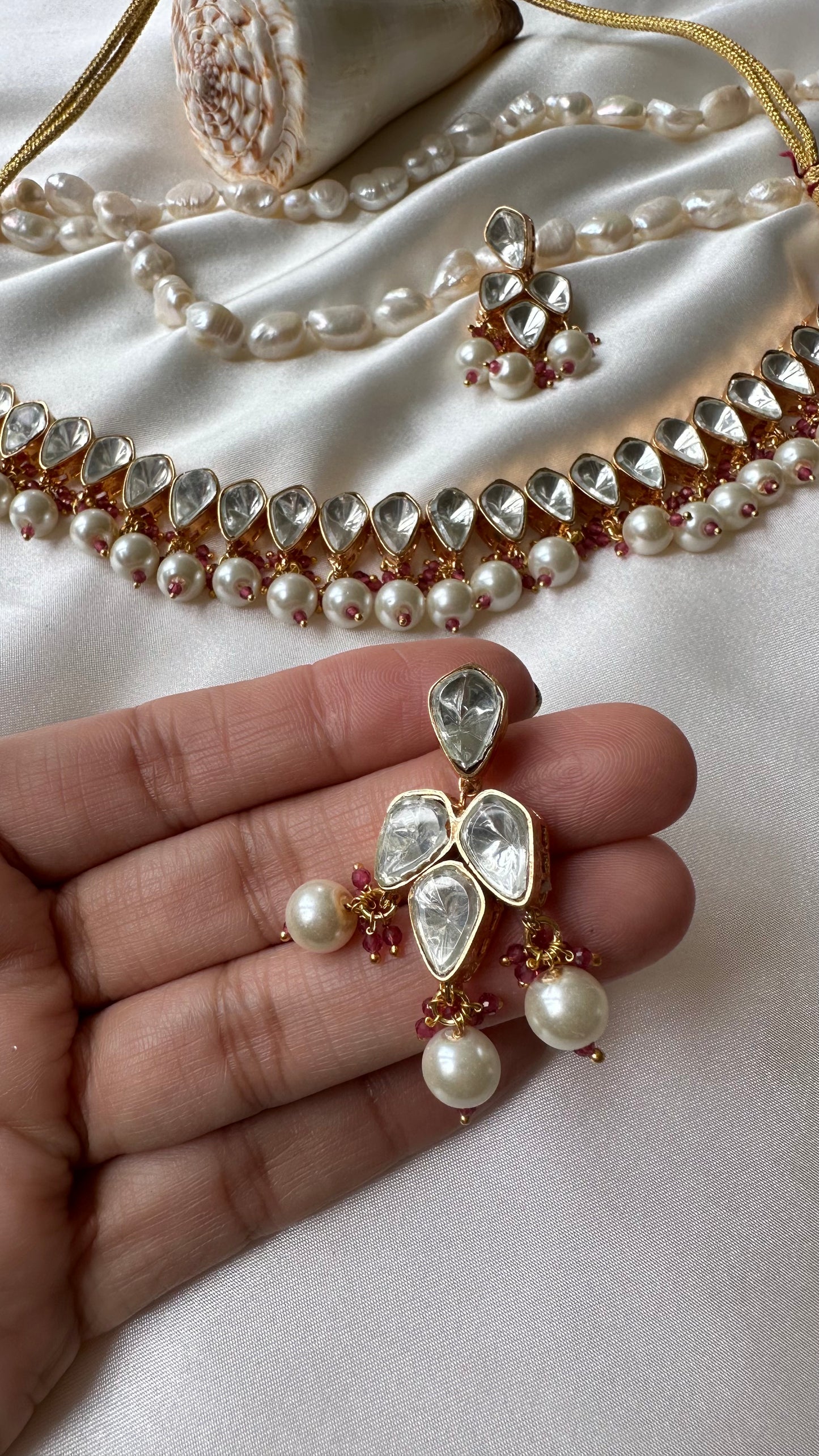 Uncut kundan single line necklace or choker with pearl