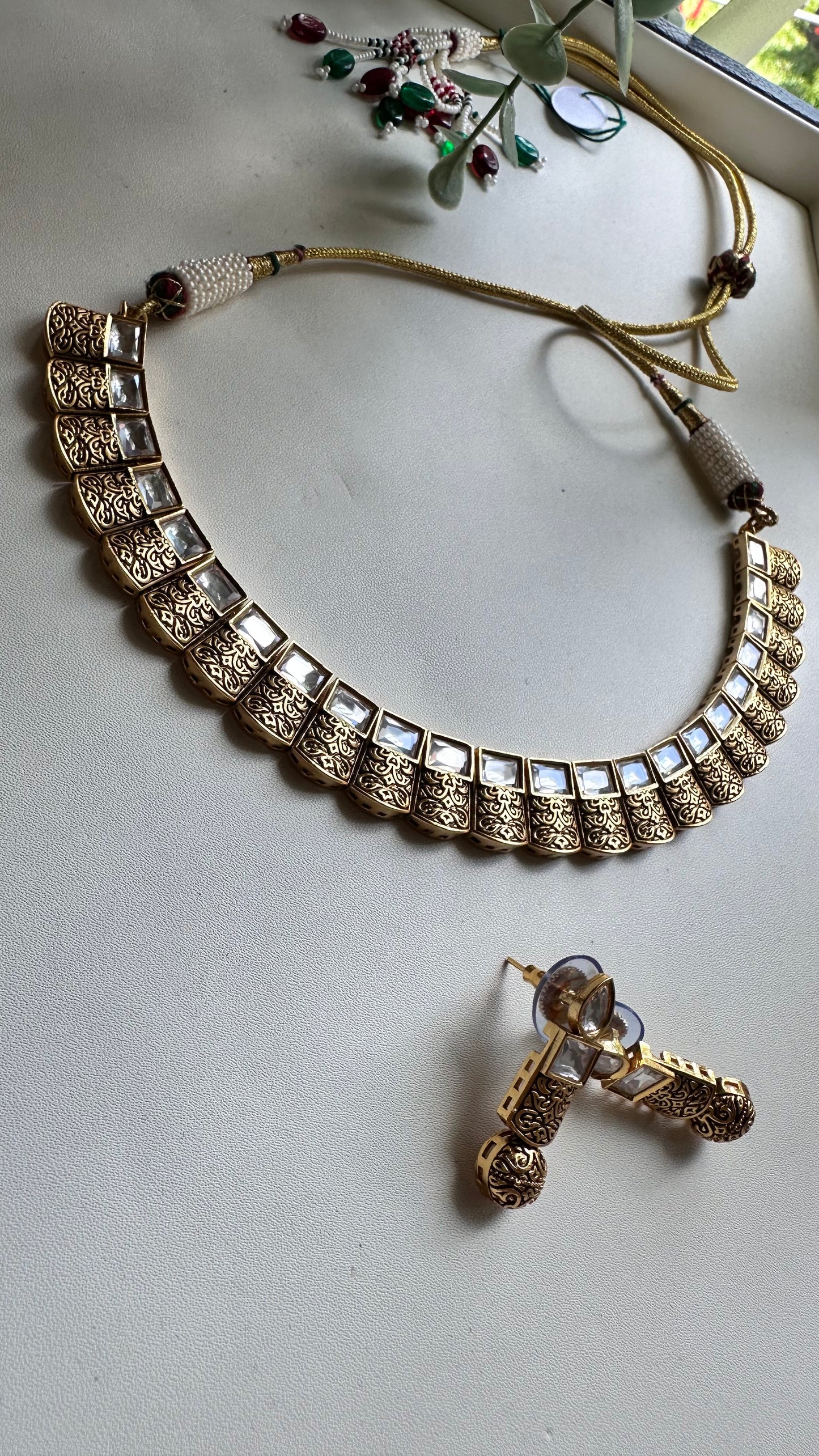 Antique necklace uncut kundan