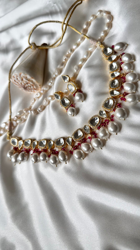 Uncut kundan Dual tone single line necklace or choker with pearl