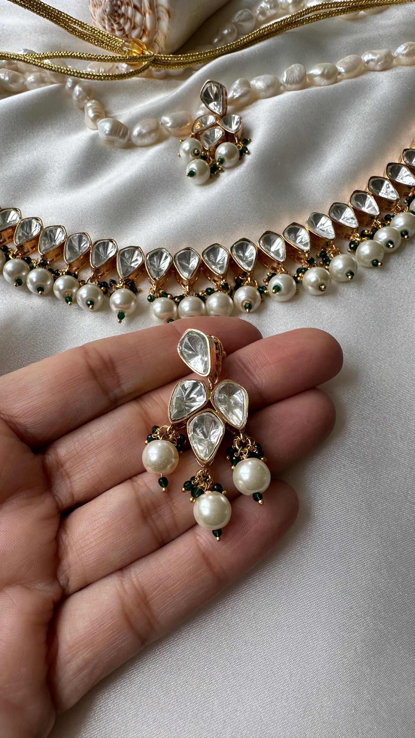 Uncut kundan single line necklace or choker with pearl