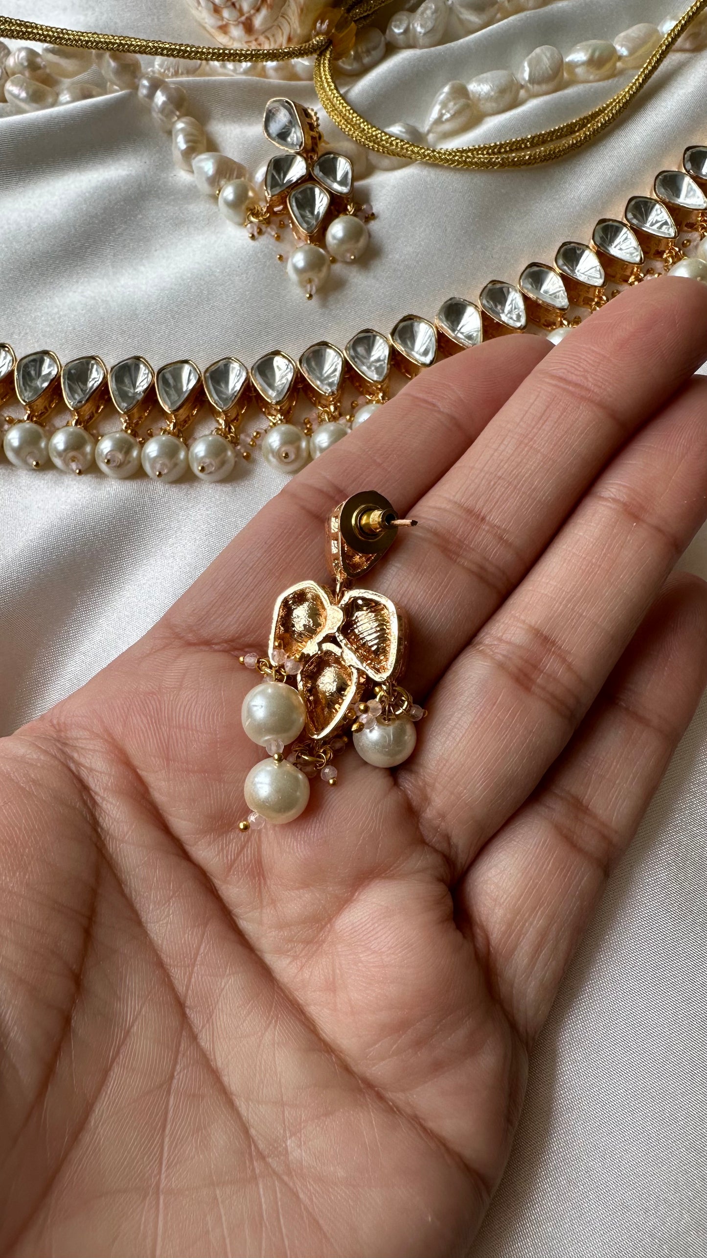 Uncut kundan single line necklace or choker with pearl